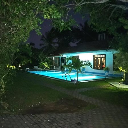 Lioni Holidays Villa Negombo Buitenkant foto